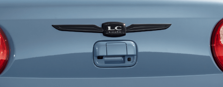 リヤエンブレム