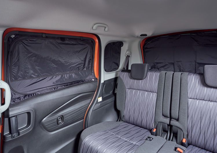 リヤプライバシーシェード（メッシュ付）