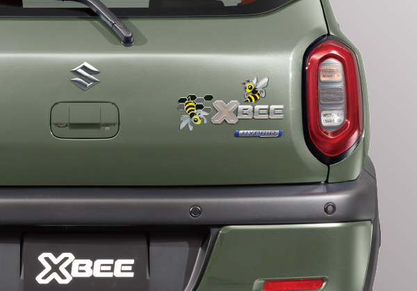 バックドアのXBEEエンブレムにデコステッカーをプラスしてもっと楽しく。